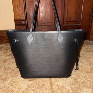 Louis Vuitton Black Neverfull MM Tote Bag (discontinued)